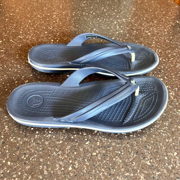 Crocs Thong Slip on Flip Flop Sandals Size Mens 6 Womens 8 Navy Blue Logo Rubber - Picture 1 of 6